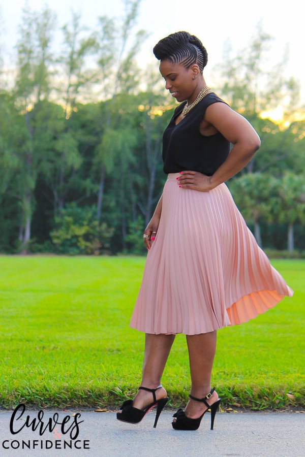Curves and Confidence: H&M accordion pleated skirt