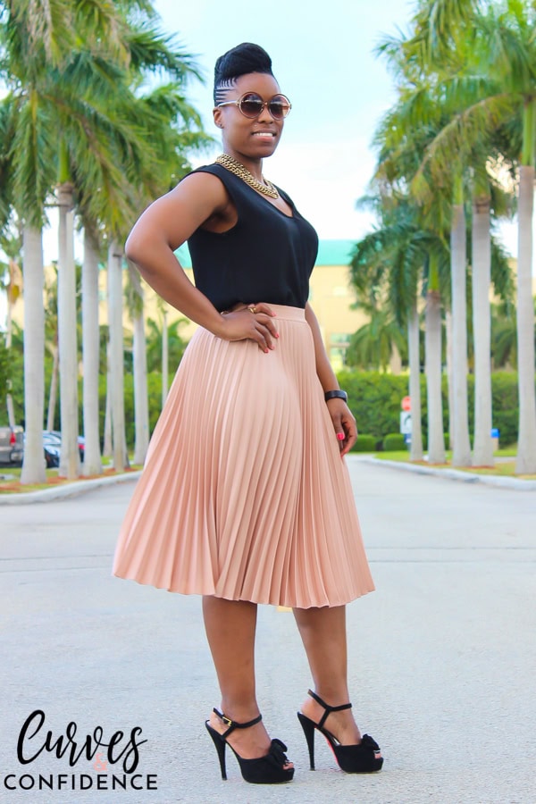 Curves and Confidence: H&M accordion pleated skirt