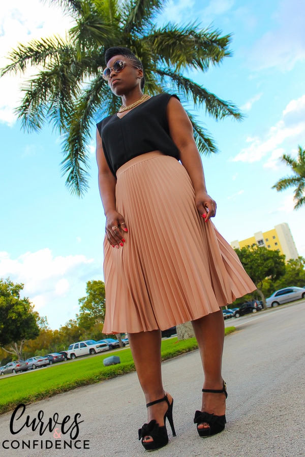 Curves and Confidence: H&M accordion pleated skirt